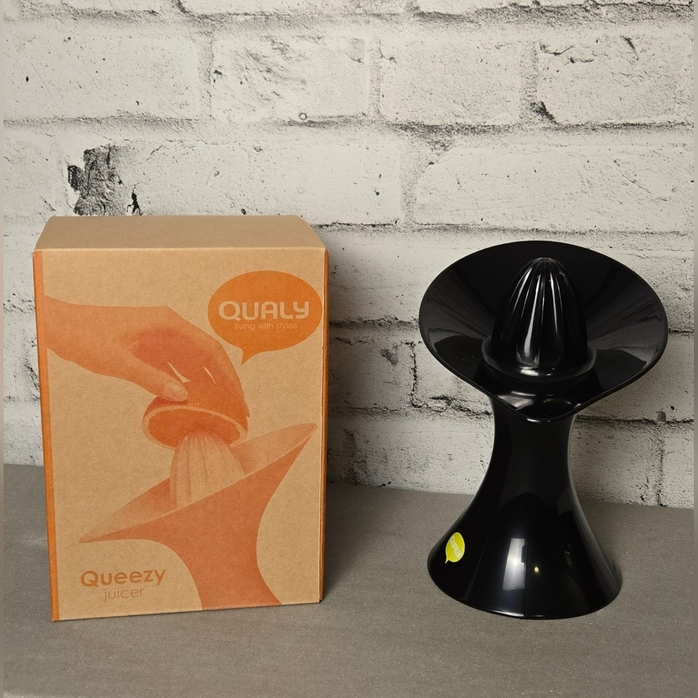 Qualy Queezy Citrus Juicer Modern Designer Lemon Lime Juicer Black NIB